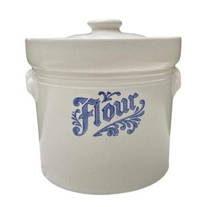 Pfaltzgraff  Yorktowne Flour Canister with lid Vintage Mint Condition S5